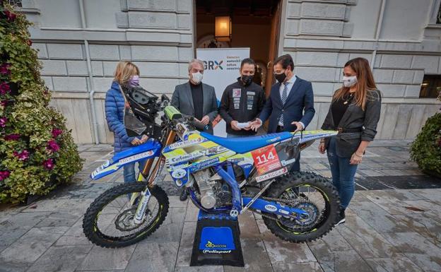 Yayo Carbonell enciende en Granada el motor del Dakar