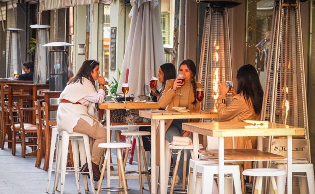 Más de 600 terrazas de bares y restaurantes de Granada podrán abrir en invierno