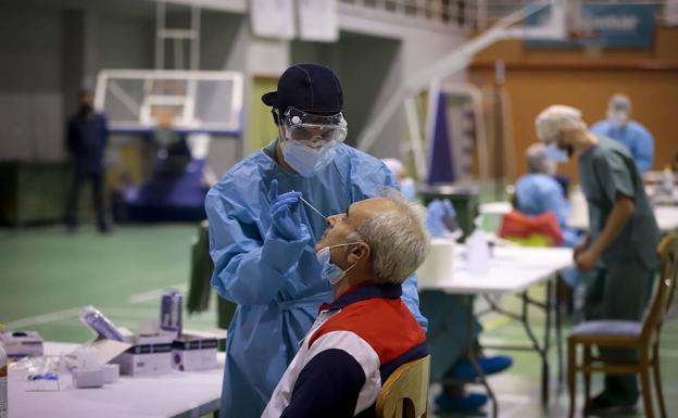 Motril reduce la tasa de incidencia del virus de 700 a 100 en un mes, tras el segundo día consecutivo sin contagios