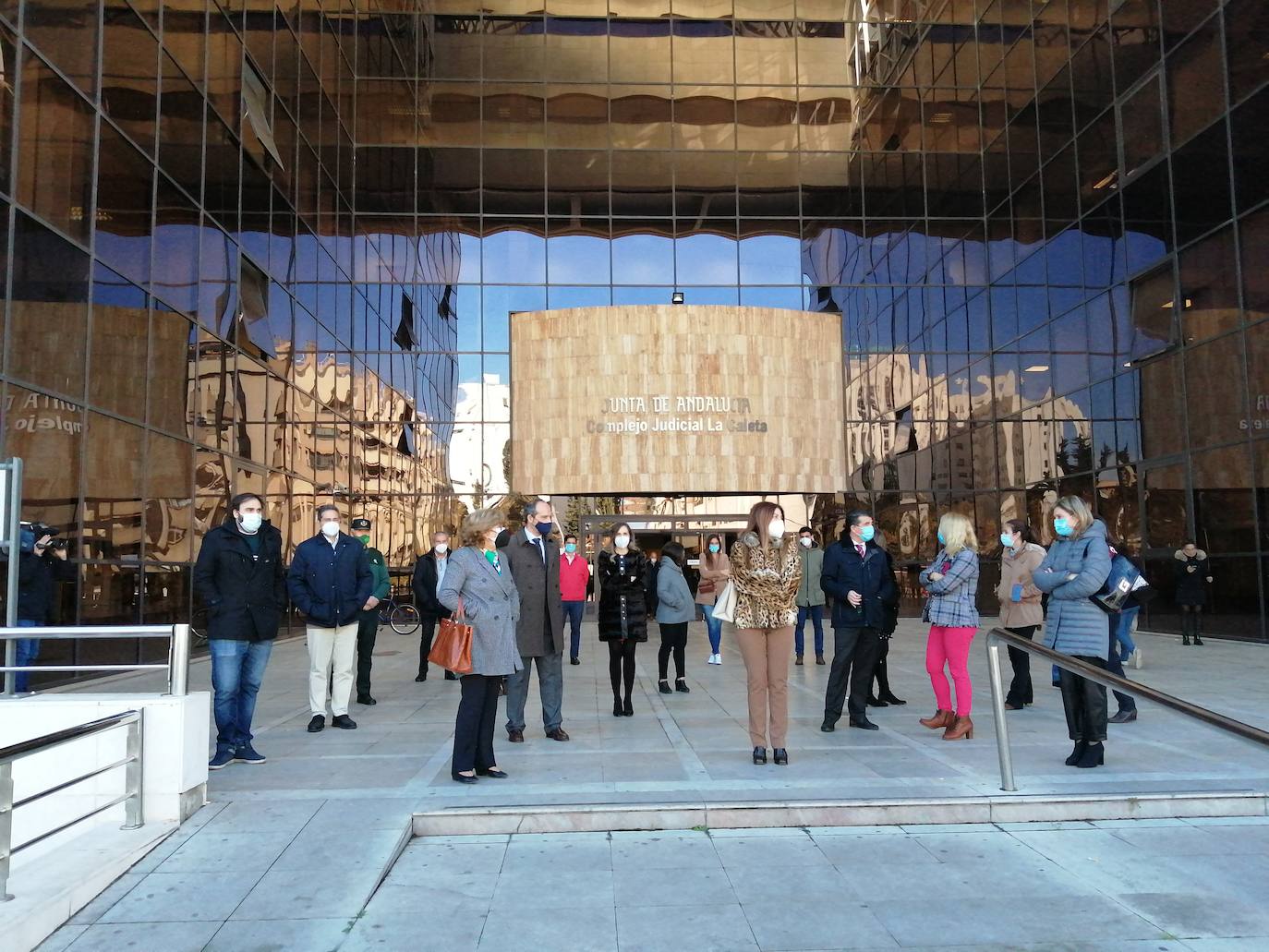 Los jueces de Granada se concentran en apoyo a la magistrada apuñalada en un pueblo de Segovia