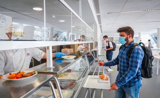 Los comedores de la UGR sirven 400 comidas al día, frente a las 3.000 de antes de la pandemia