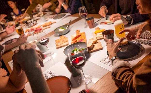 Los bailes de salón de la jet set desatan cuarta ola de Covid-19 en Hong Kong