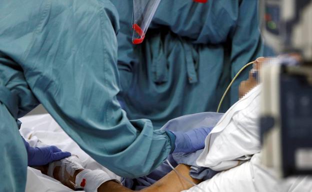 Lanzan ofertas de empleo urgente en Almería para enfermeros pero «no hay profesionales en paro»