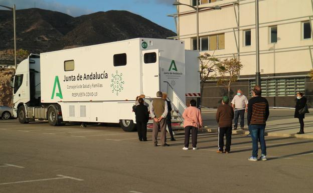 Los cribados masivos llegan a su ecuador en Almería con unas 1.200 pruebas hechas de las 1.870 previstas
