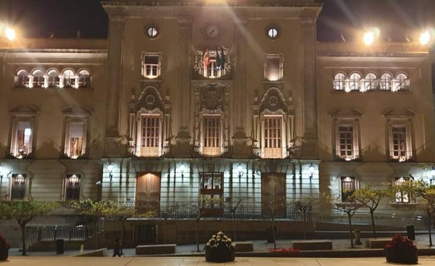 Avanza la nueva iluminación artística del Ayuntamiento y de otros edificios históricos