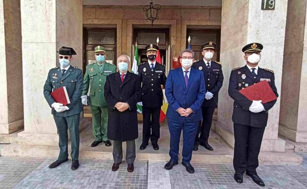 Homenaje en Almería a todos los cuerpos de seguridad del Estado por el Día de la Constitución