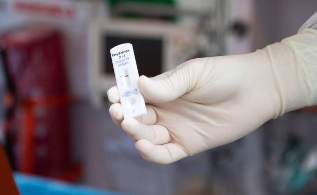 Los test rápidos de anticuerpos en farmacias: ¿cuándo y cómo podremos conseguirlos en Andalucía?