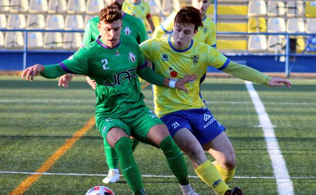 Reparto de puntos entre Huétor Tájar y Atlético Mancha Real en el Miguel Moranto