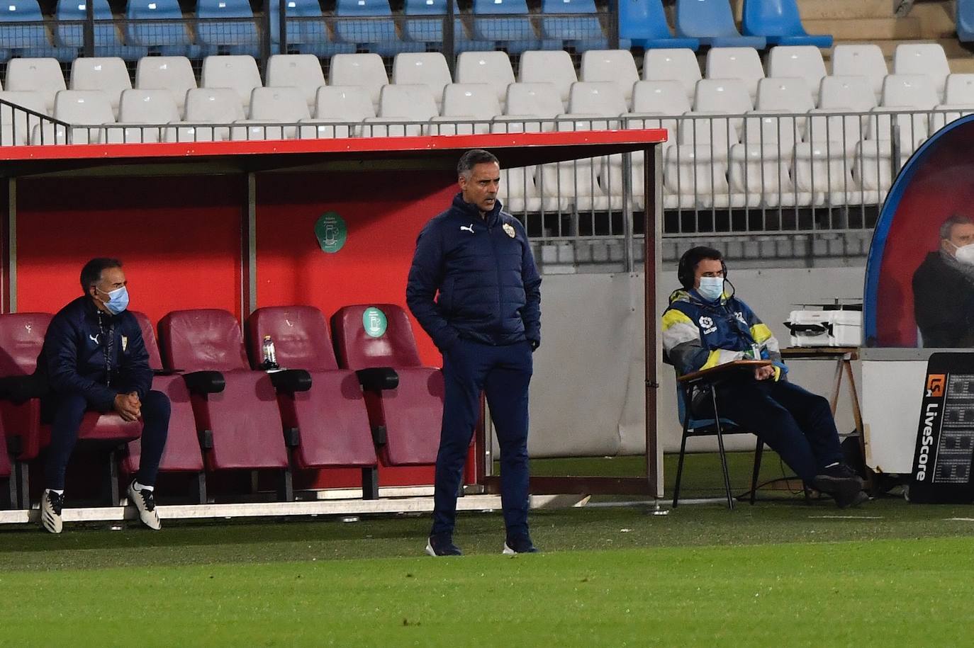 El entrenador del Almería reparte elogios: «No soy un mago»