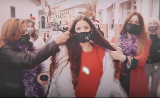 Comerciantes de Cúllar Vega graban un vídeo para motivar a sus vecinos a que compren sin salir del pueblo