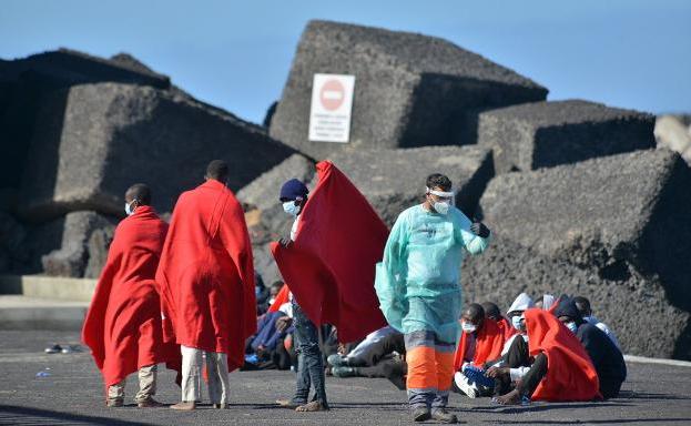 Dos de los 16 inmigrantes llegados a Valencia desde Canarias dan positivo en Covid-19