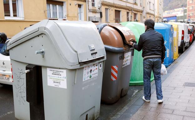 Almería instalará contenedores de aceite e inicia el plan para implantar los marrones de orgánicos