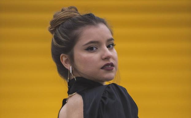 Almudena Ruiz, la nueva voz granadina que triunfa en YouTube