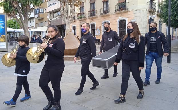 Medio millar de familias almerienses sobreviven sin ingresos al parón total en festejos y eventos