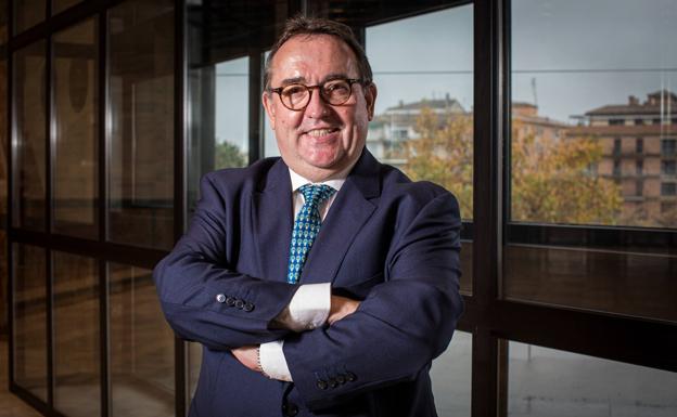 «Hay que dejar las creatividades: si se va a abrir hay que abrir, con todas las consecuencias»