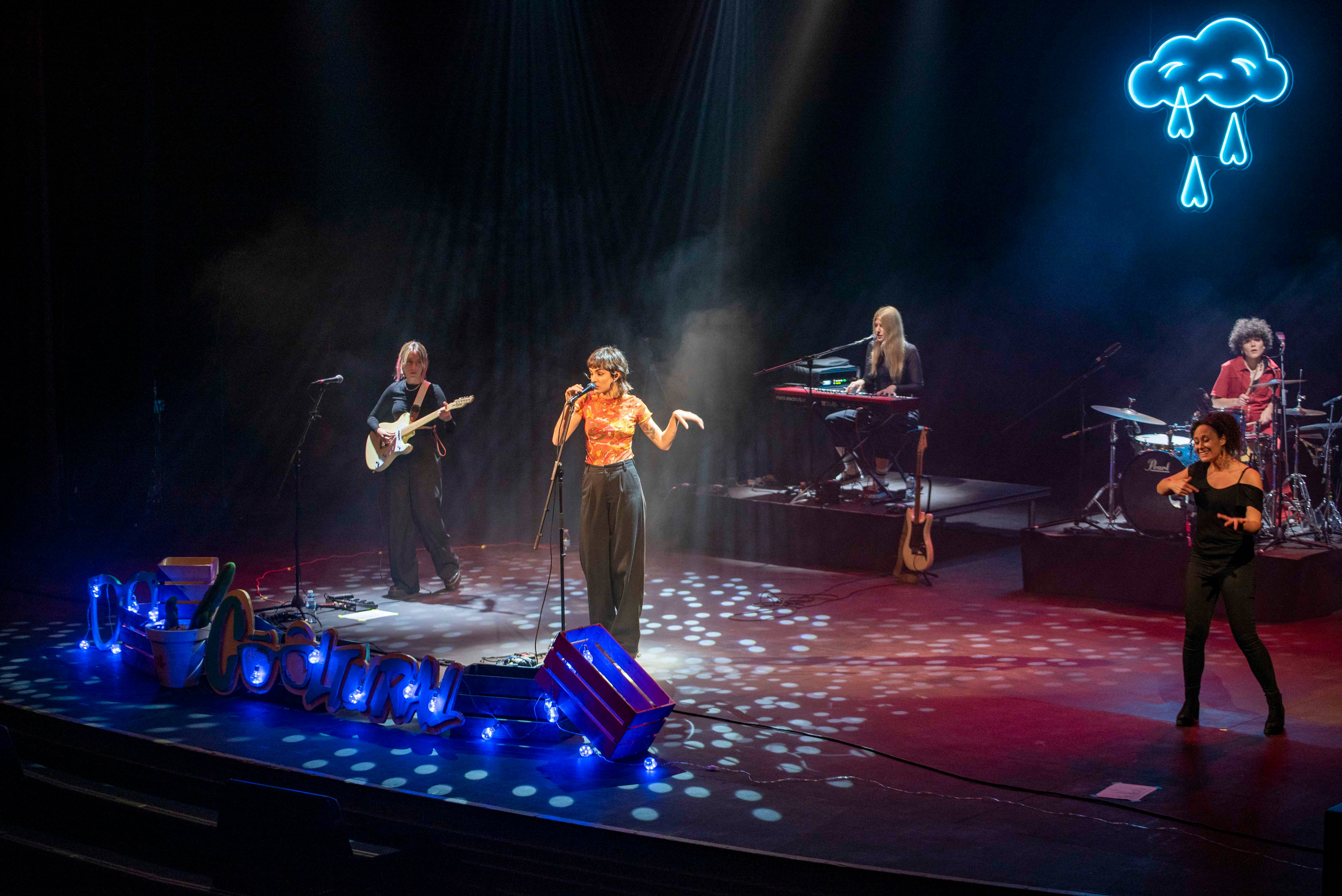 Atmósfera de lluvia y minimalismo en un nuevo concierto de Cooltural Fest en Almería con Natalia Lacunza
