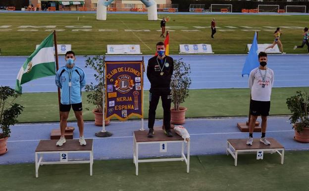 Pablo Sánchez gana la Milla de Navidad en pista de Nerja