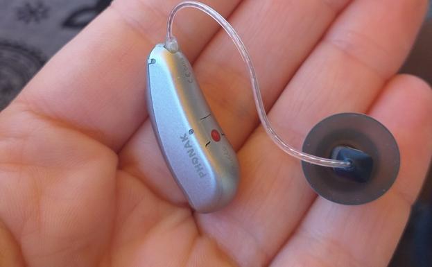 Piden ayuda para encontrar al dueño de un audífono perdido en Granada