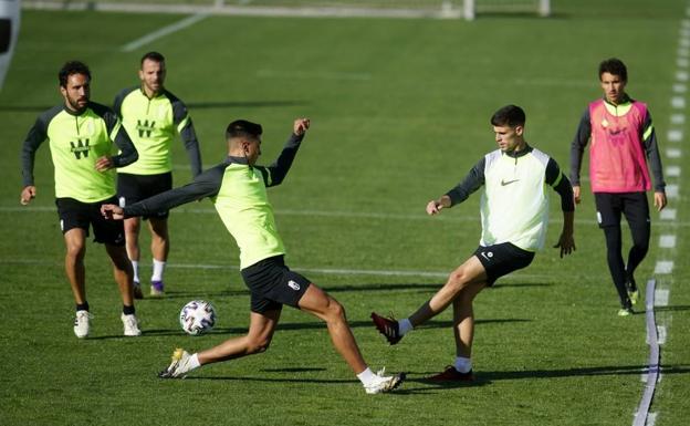 Los rojiblancos completan su última sesión con la ausencia de Neva y sin nuevas altas