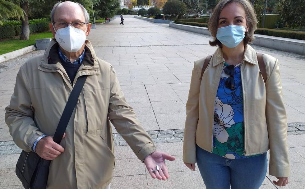 El audífono de Carlos vuelve a casa por Navidad