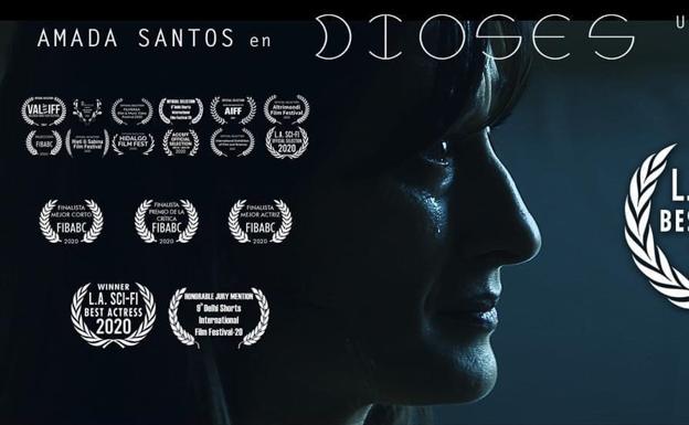 La actriz Amada Santos recibe el premio a mejor actriz en un festival de Los Ángeles