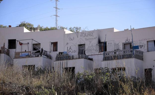 Las VPO abandonadas desde hace una década en Salobreña no tienen dueño pero sí inquilinos