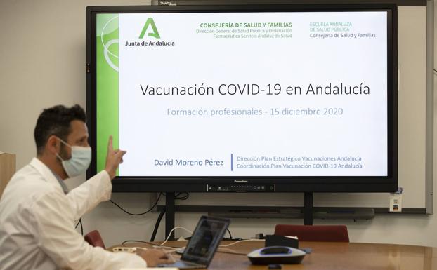 Granada forma ya a 57 sanitarios para administrar las vacunas de Pfizer