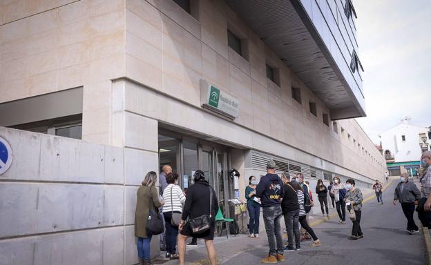 Los contagios siguen al alza en Granada, donde las muertes por Covid ya rozan el millar