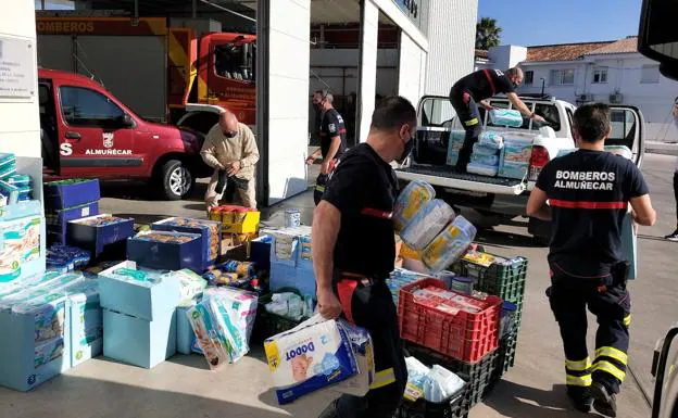 Los Bomberos de Almuñécar recaudan 800 kilos de comida para Cáritas
