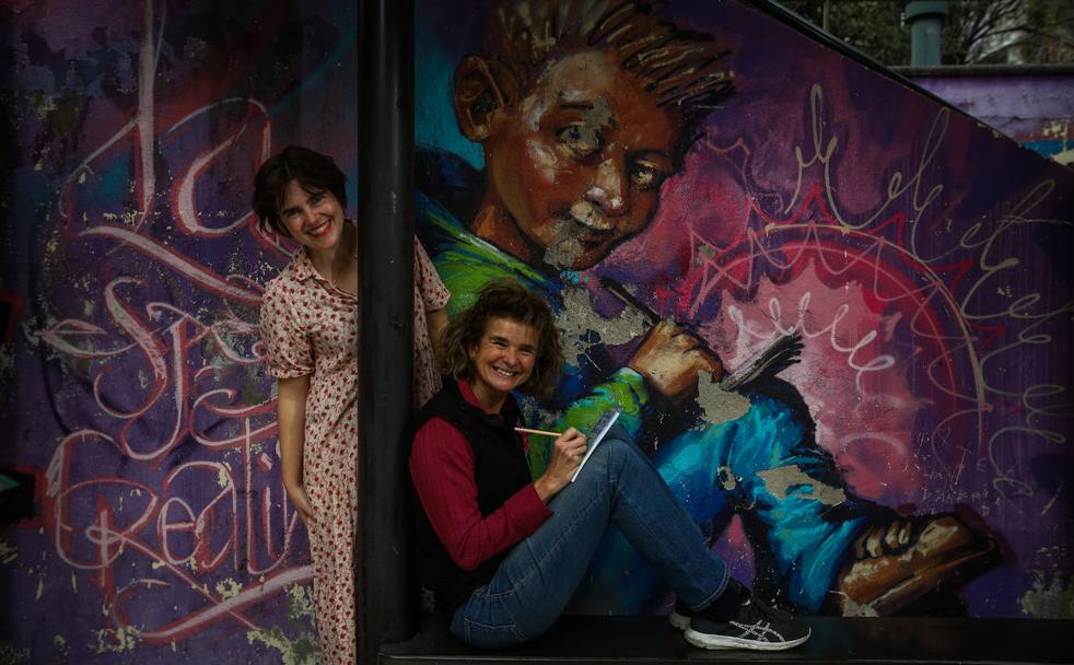 Dos granadinas convierten 'Los tres cerditos' en un libro de 'Elige tu propia aventura'