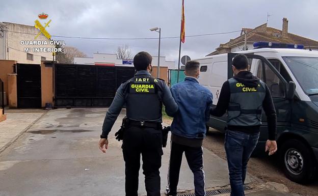 Desarticulada una red criminal que estafaba en la venta de mascarillas