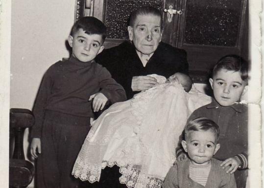 «Feliz 65 cumpleaños, don Emilio, que la buena estrella con la que nació le acompañe siempre»