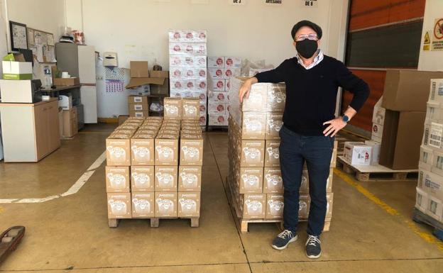 Castril reparte entre sus mayores el mejor panettone del mundo