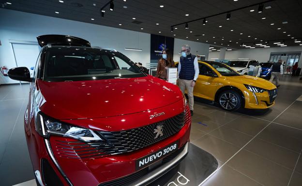Rebajas en los concesionarios para cerrar un año 'negro' tras perder el 36% de las ventas