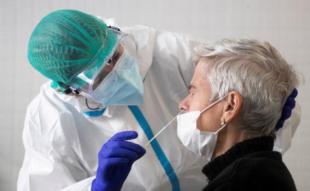 Andalucía baja su tasa 14 puntos en cuatro días hasta 135 y suma 567 casos y 34 muertos en 24 horas