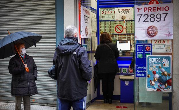 El Gordo de la Lotería más sigiloso de Granada suena a música y a transistor
