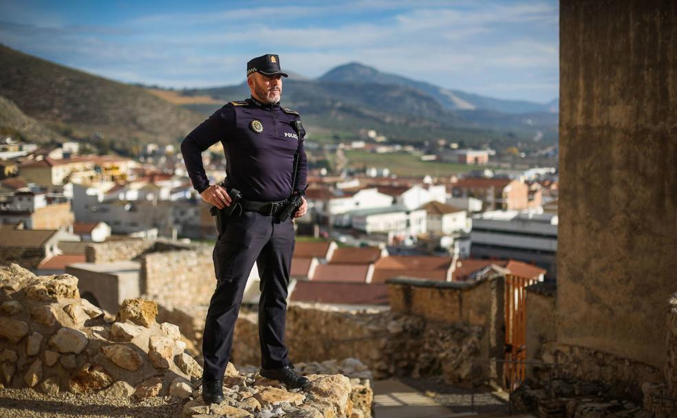 «Policías, Guardia Civil y sanitarios hemos hecho una piña que se va a quedar para el pueblo»