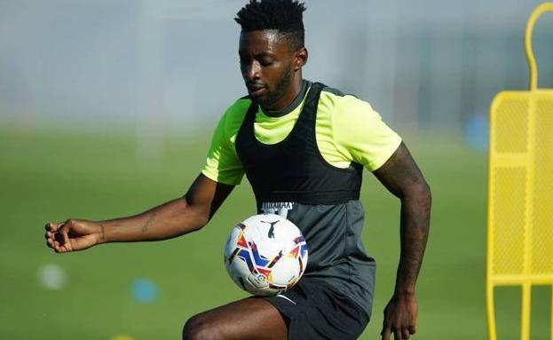 Eteki, favorito de los aficionados para cubrir la baja de Luis Milla