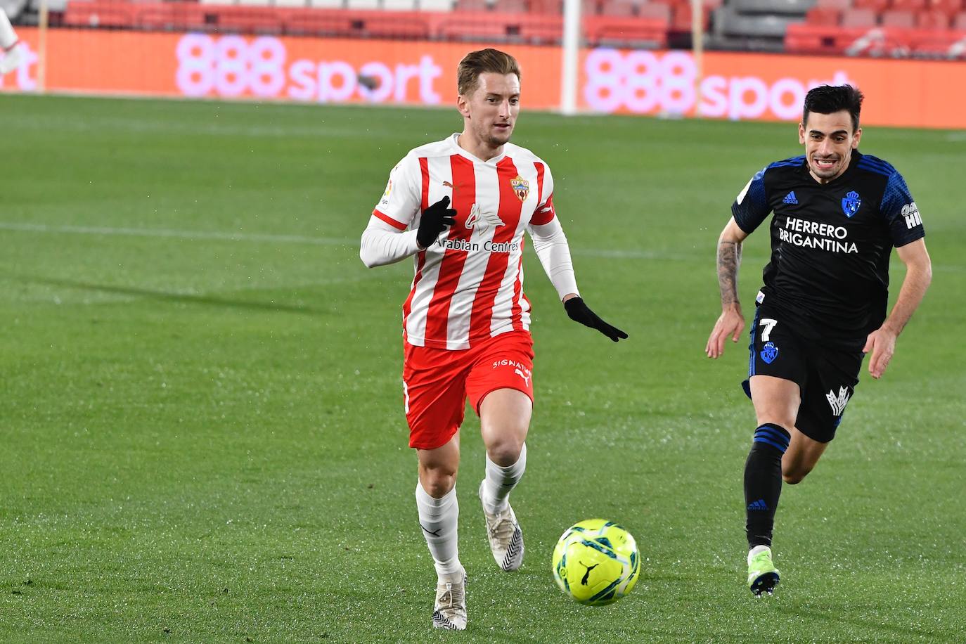 Balliu, notable con el Almería destacó que «Sadiq se ha llevado el balón y estuvo cerca de llevarse una colleja»