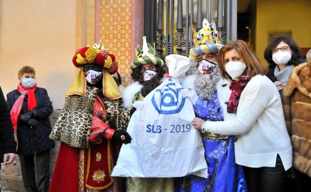 Los Reyes Magos llenan de ilusión y felicidad a Linares