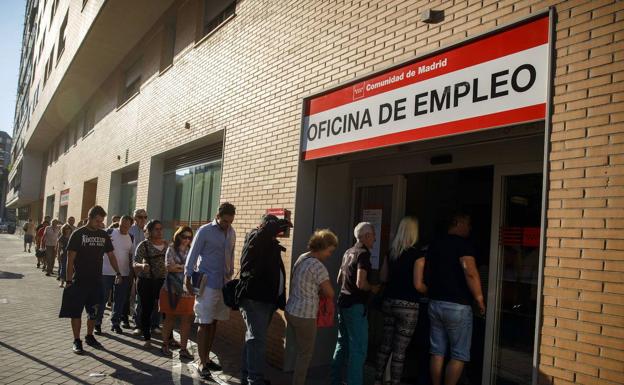 La crisis destruye 360.000 empleos en 2020 tras un diciembre agónico