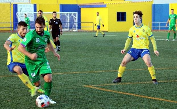 El Huétor Tájar puede apretar más el liderato si suma ante el Jaén