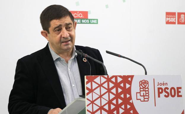 Reyes valora el trabajo «difícil pero fructífero» del primer año de Sánchez