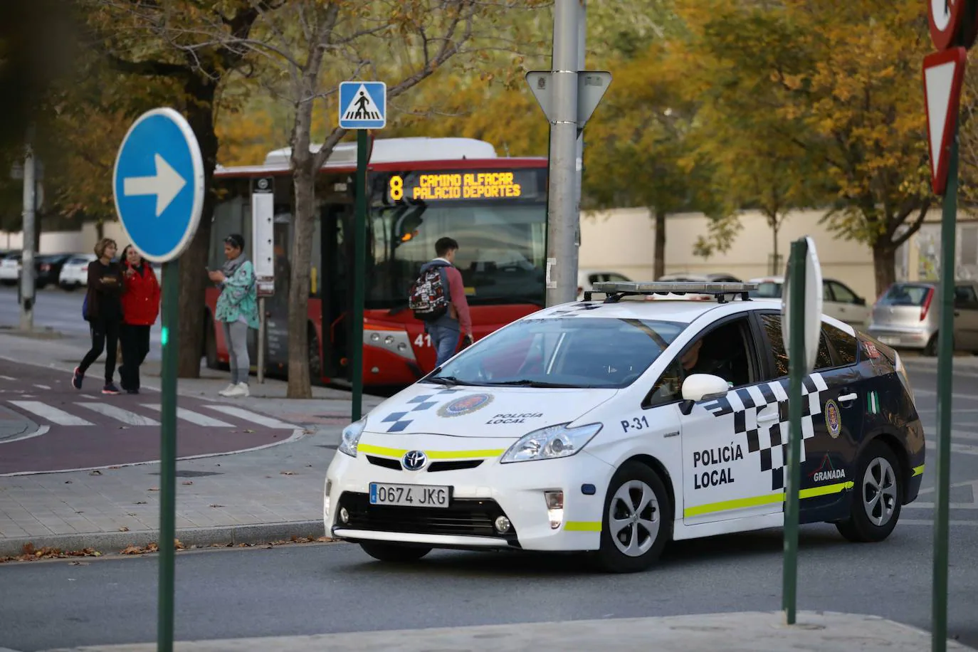 Detenido por huir a toda velocidad de la Policía de Granada al ser sorprendido en una carrera ilegal de coches