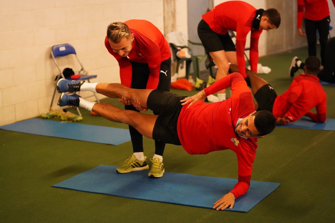 La UD Almería entrena con la mente puesta en el partido ante el Alavés