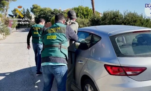 Descubren dos sofisticados invernaderos de marihuana en un piso del Zaidín y detienen a dos individuos