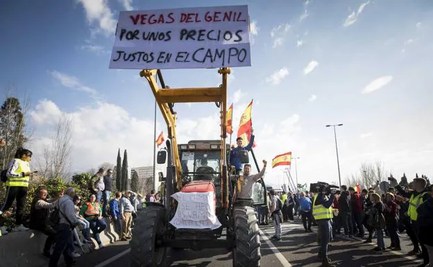 El sector primario se echa otra vez a la calle en Granada por los bajos precios