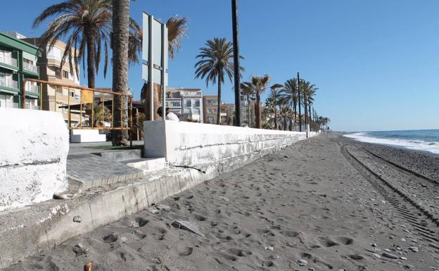 Costas evaluará los daños en la playa de Albuñol