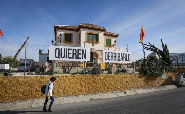 Los dueños del palacete de Villaviciosa, aliviados por mantener su casa y la explotación