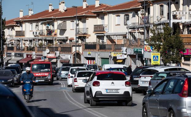 La evolución del virus vuelve a encerrar en sus municipios a 152.000 vecinos de Granada
